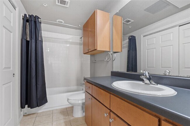 Photo - 2515 Pearl St Unidad 504