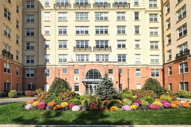 Building Photo - 10 Byron Pl Unit 620