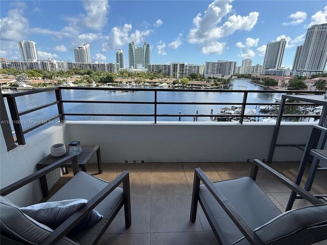 Photo - 500 Three Islands Boulevard Unidad 227