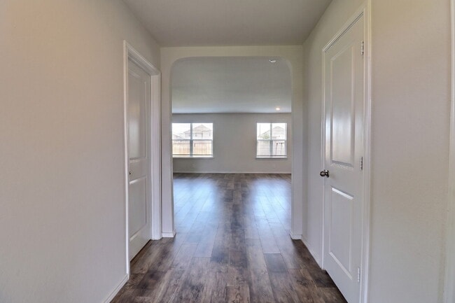 Photo - Your Converse Home Awaits – 3 Beds, Fenced Backyard & Fridge Included!