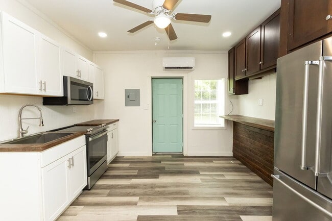 Building Photo - 5640 US-41