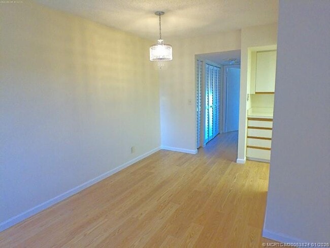 Photo - 641 SW South River Dr Unit 204