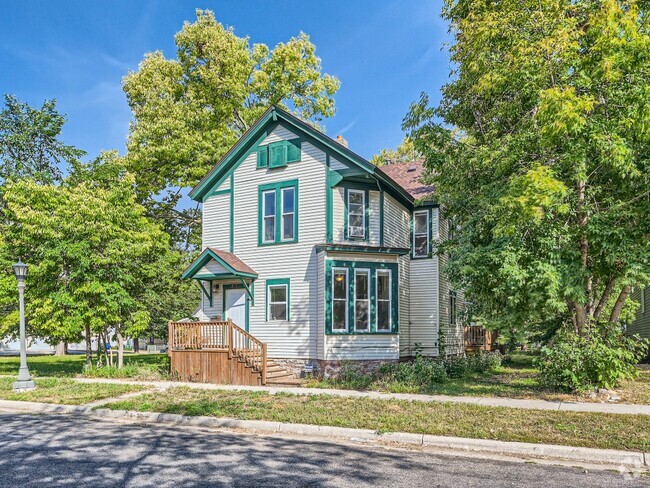 Building Photo - 431 Goodhue St Rental