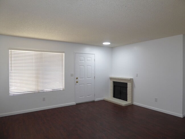 Building Photo - 824 Capehart Ct Unit C