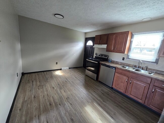 Photo - 1409 E 38th St