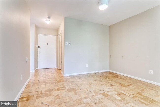 Photo - 940 25th St NW Unit 817-S