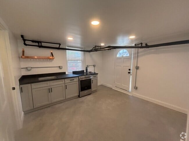 Building Photo - 135 Laurel St Rental