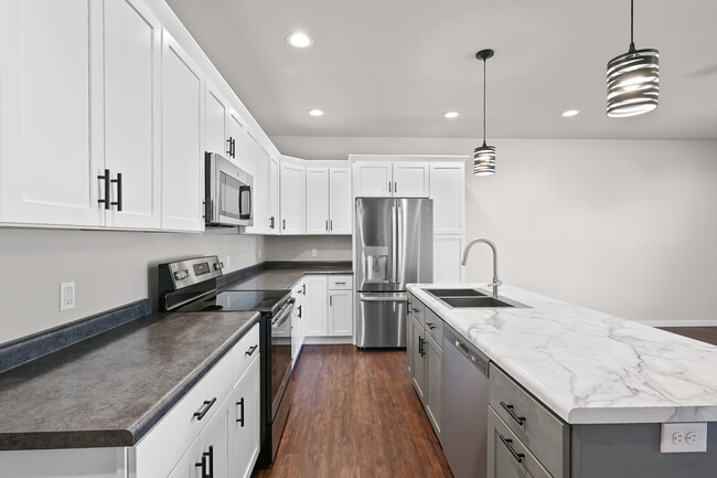 Photo - River View Ave