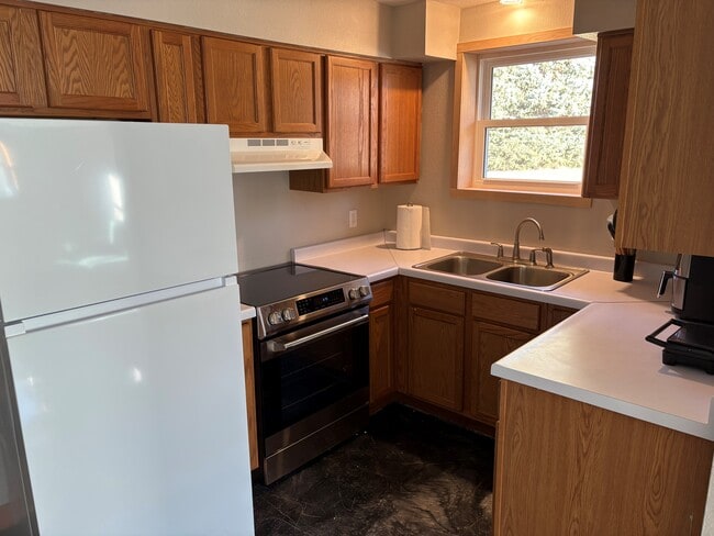 Community Kitchen - 403 S Robinson Ave Unit The Residence