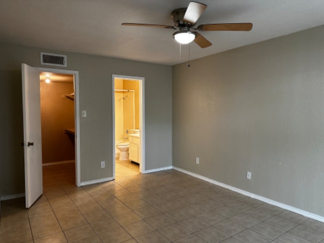 Photo - 9700 Leawood Blvd