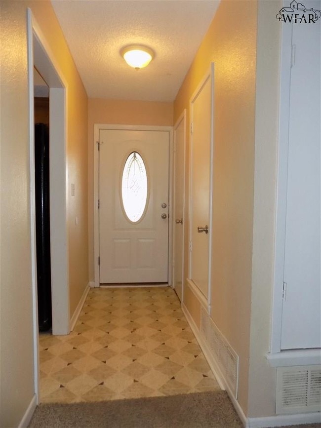 Photo - 988 Victoria Dr