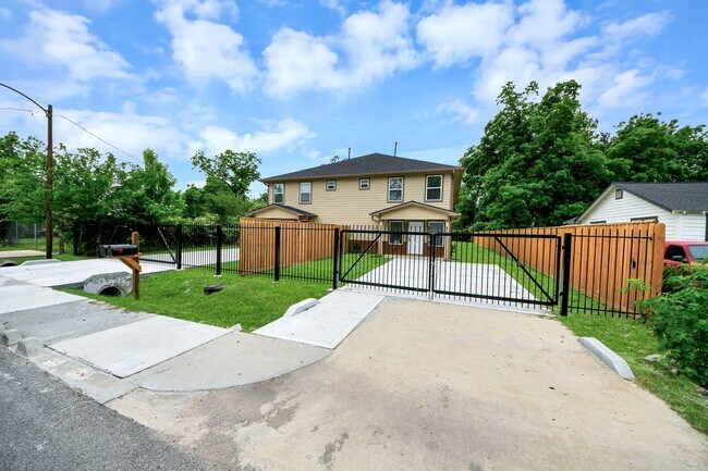 Photo - 2430 Dolly Wright St