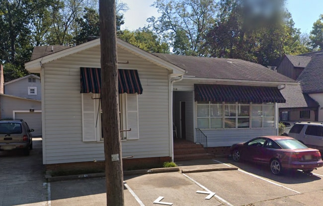 Building Photo - 118 Robins St Unit A