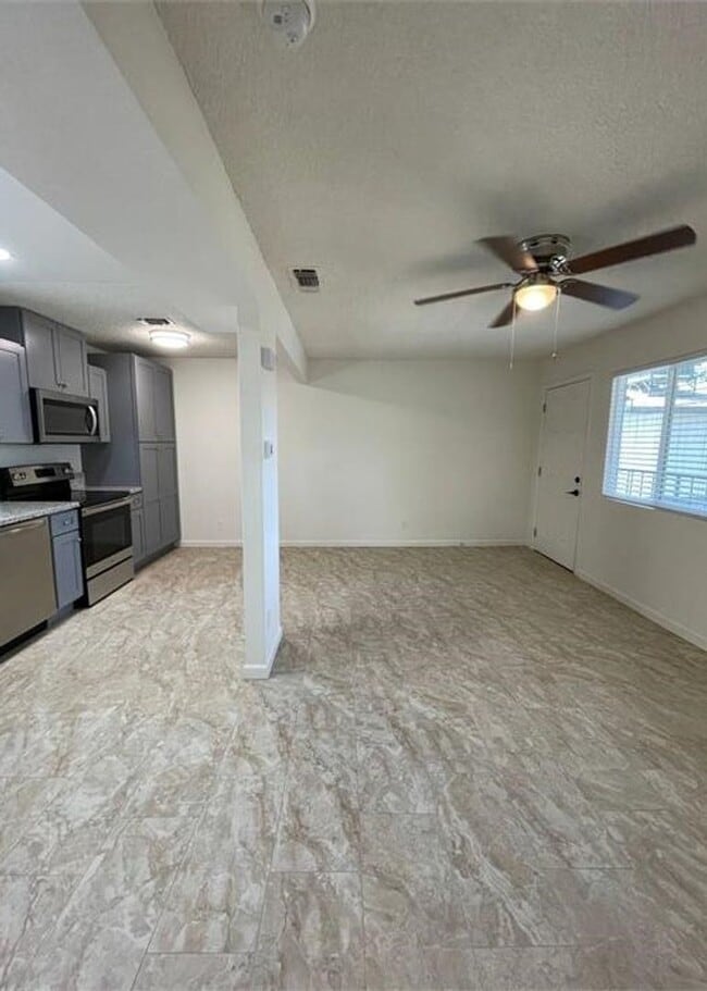 Photo - 205 N Mariposa Street