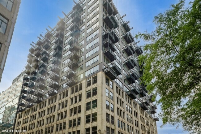 Building Photo - 565 W Quincy St Unit 1105 Rental