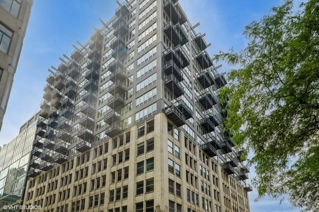 Building Photo - 565 W Quincy St Unit 1105 Rental