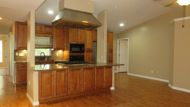 Photo - 2321 Mantilla Ave SE
