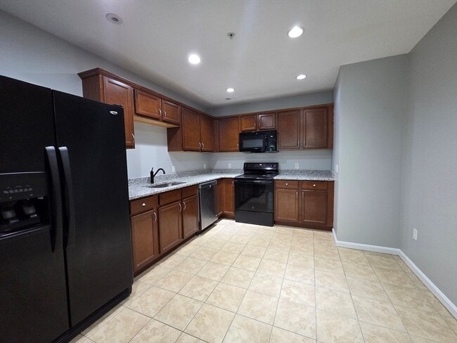 Photo - 70 Oak St Ext Unit 3D