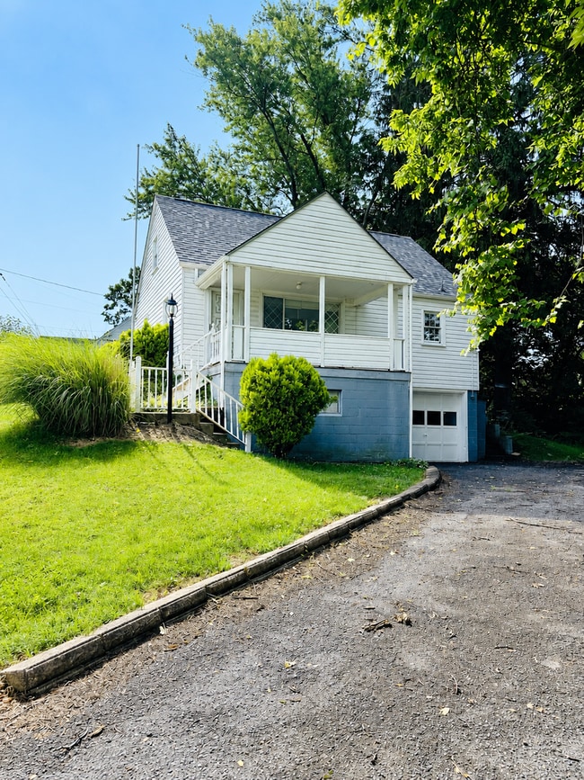 Building Photo - Cute Cape Cod in South Park