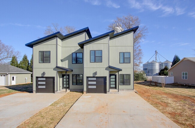 Photo - 102 Rosenwald St