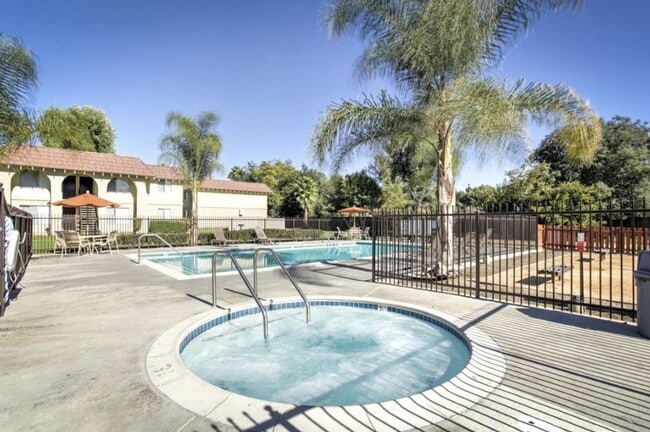 Photo - Shadow Mountain Apartments