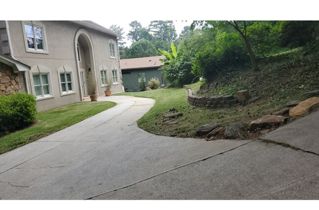 Photo - 1932 Lake Lucerne Dr SW