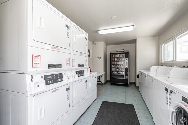24 HOUR LAUNDRY ROOMS