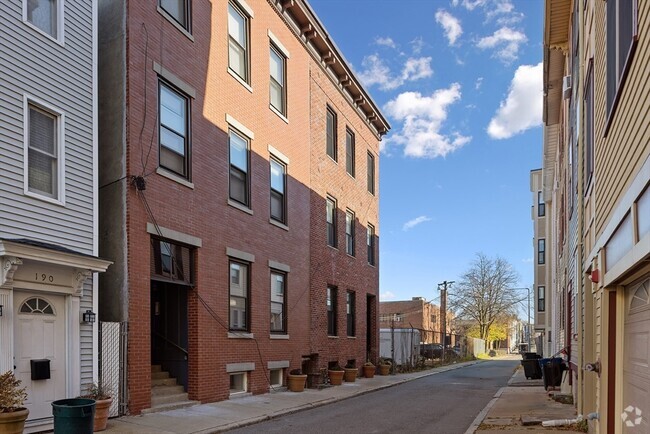 Building Photo - 192 Athens St Unit 1 Rental