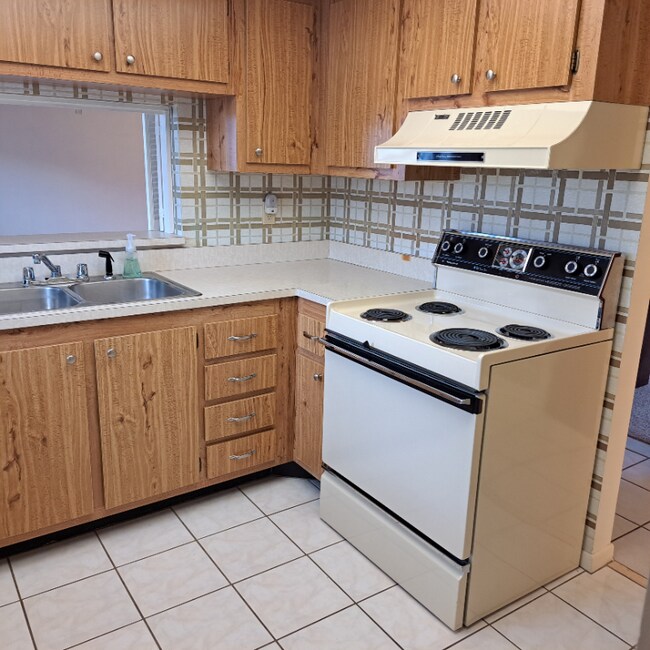 3334 39th St S Townhome For Rent in Saint Petersburg, FL