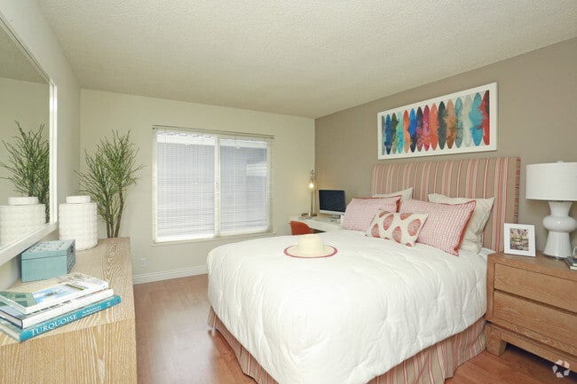 Spacious Bedroom - Parkwood Apartments