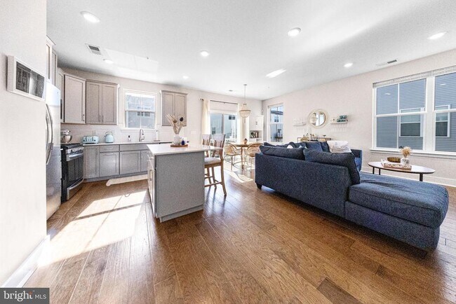 Photo - 973 Skylar Ct.