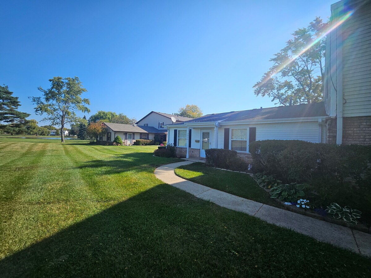 Photo - 784 Gloucester Dr Unit 784 Gloucester Dr