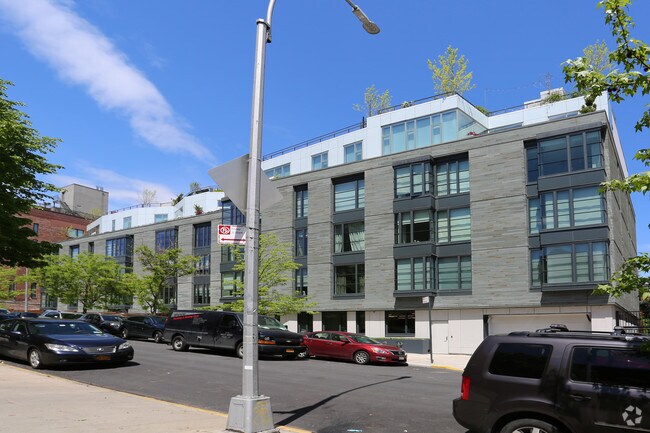 Photo - 345 Carroll St