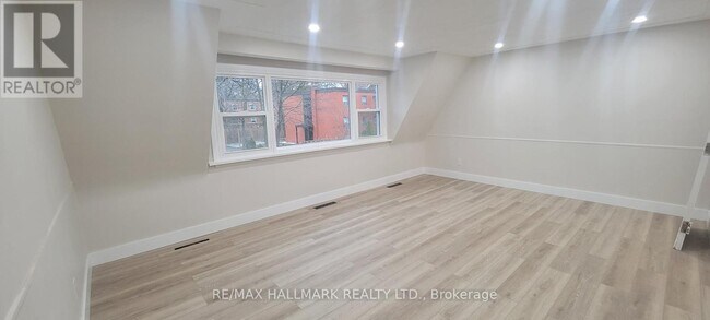 Photo - 159 Richmond St