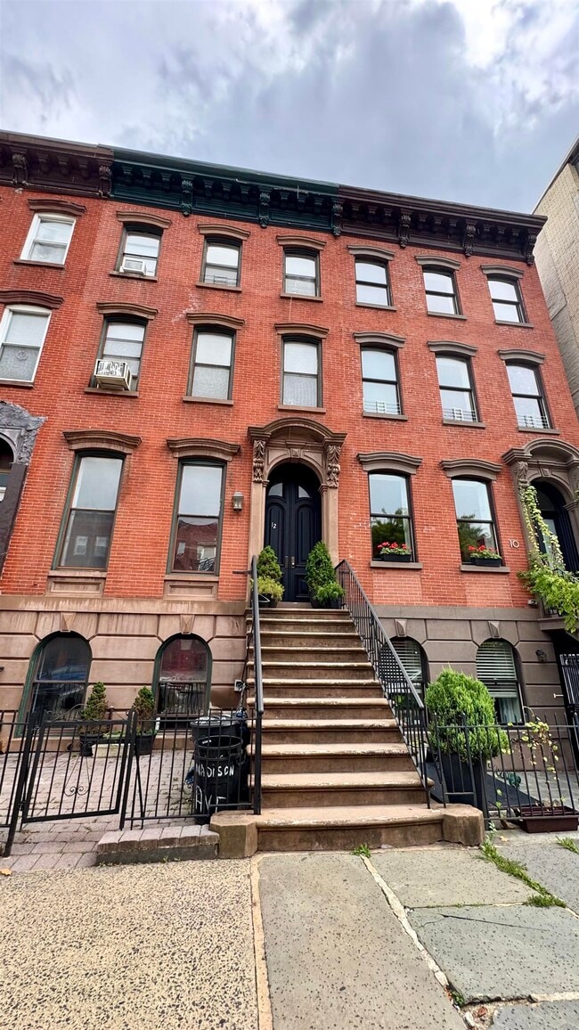 Building Photo - 12 Madison Ave Unit #1 Duplex Rental