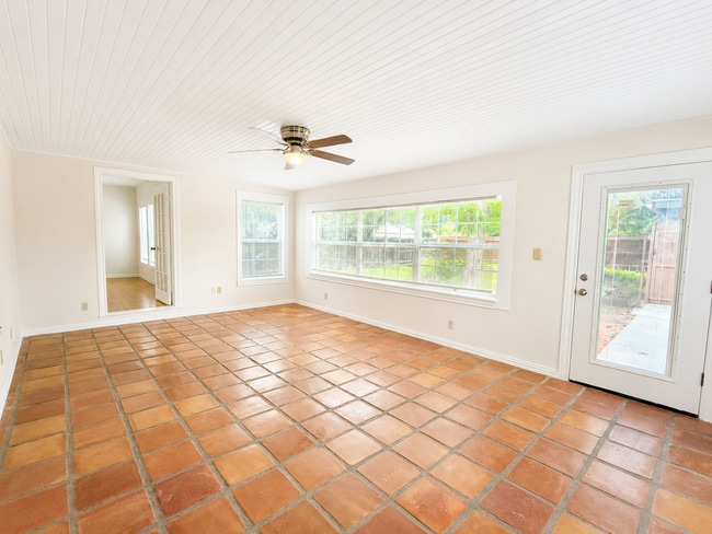 Photo - 2111 Live Oak St