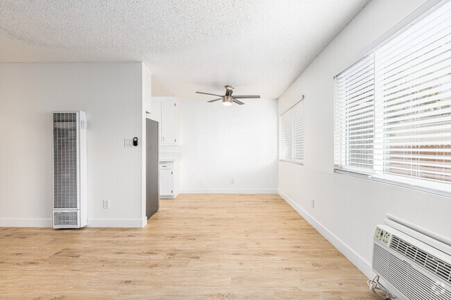 2BR, 1BA - 822SF - Dining Room