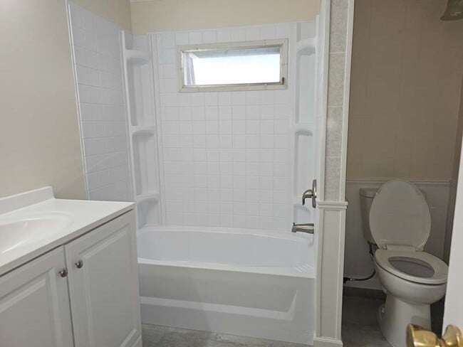 Photo - 11 Lakeshore Dr