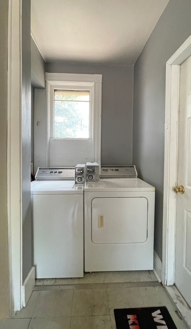 Building Photo - Ground Floor Studio Unit Apt. 1