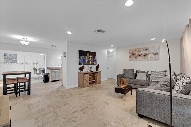 Photo - 3338 Taft St