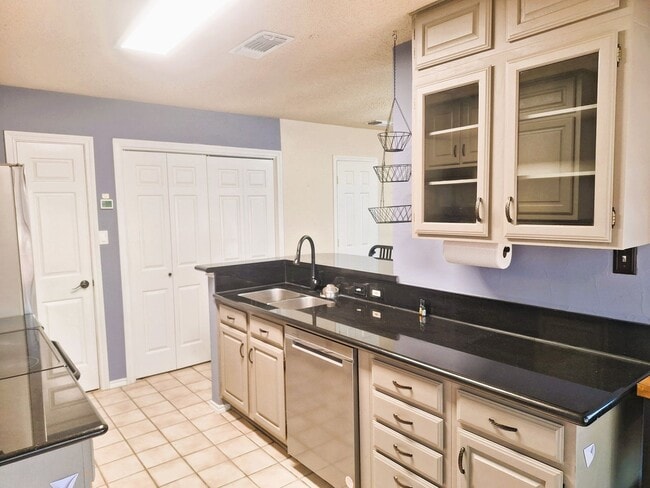 408 Santa Fe Trail