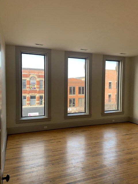 Photo - 10 1/2 N Sandusky St Unidad 2nd Floor