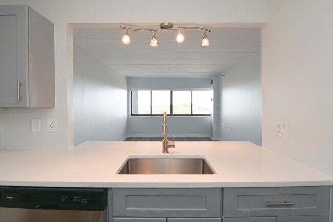 Photo - 1945 Commonwealth Ave Unit 13C