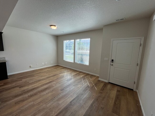 Photo - Three Bedroom House in SE Bend with Community Pool