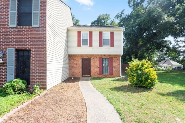 Building Photo - 1585 Springleaf Point SE