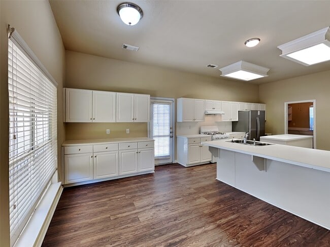 Photo - 13143 Mills River St