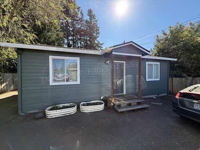Building Photo - 2622 SE 84th Ave Unit B