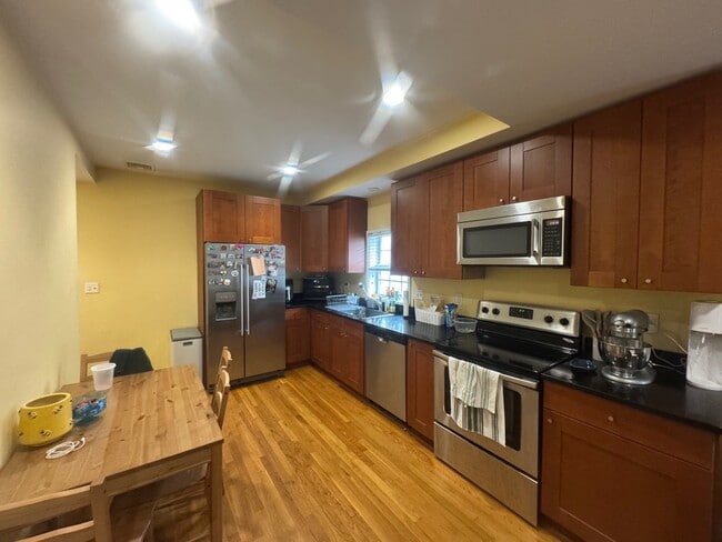 Building Photo - 33 Belmont St Unit 3