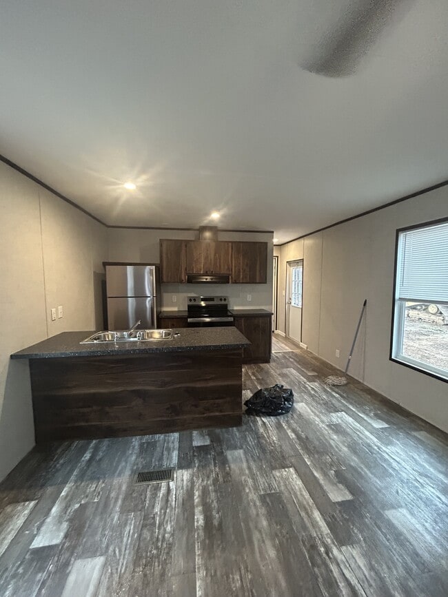 Photo - 205 Addison St