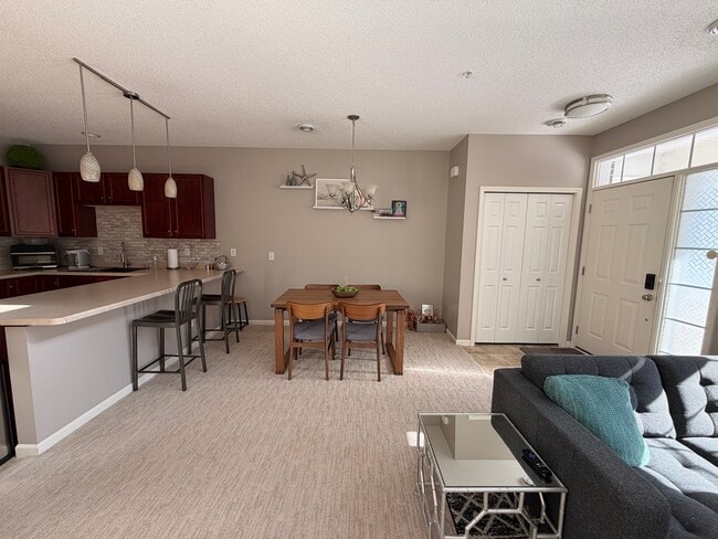 Dinning - 515 W 84th St